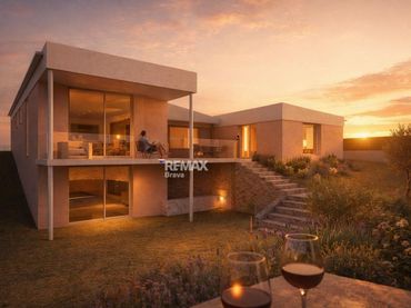 Detached house with balcony for sale in Calle Calle Ampurda