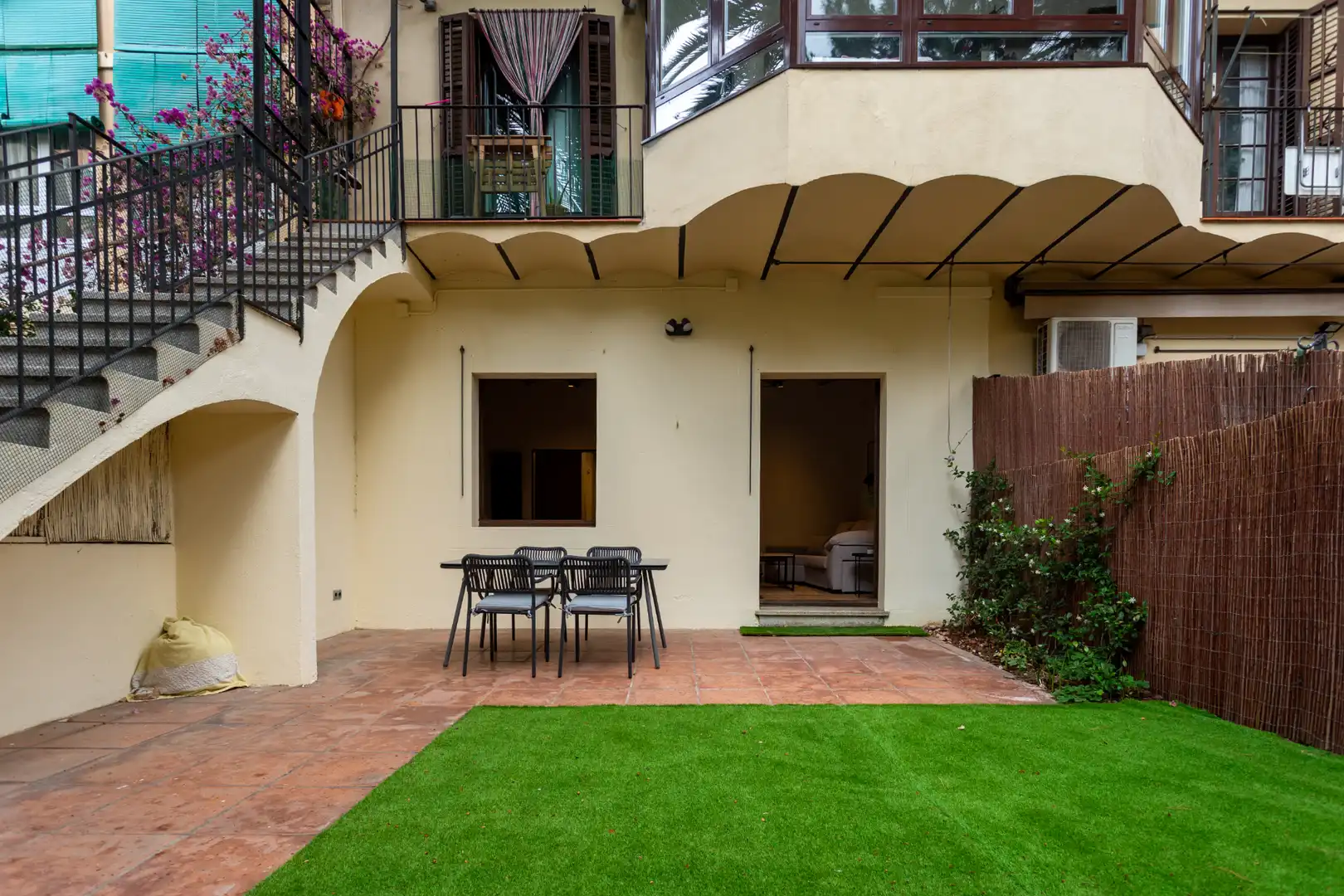 Bajo con jardín en venta en Carrer de Nil Fabra, imagen 3