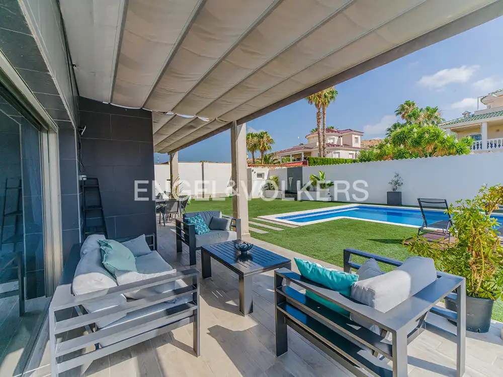 Villa con piscina in vendita a Carrer de la Limonita, imagen 6
