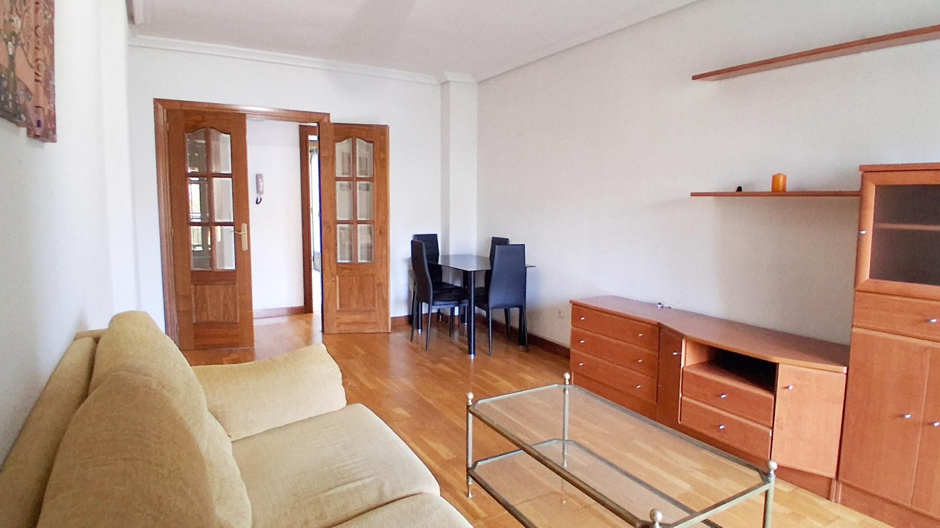 Sala d'estar de Pis de lloguer en Salamanca Capital amb Calefacció i Balcó