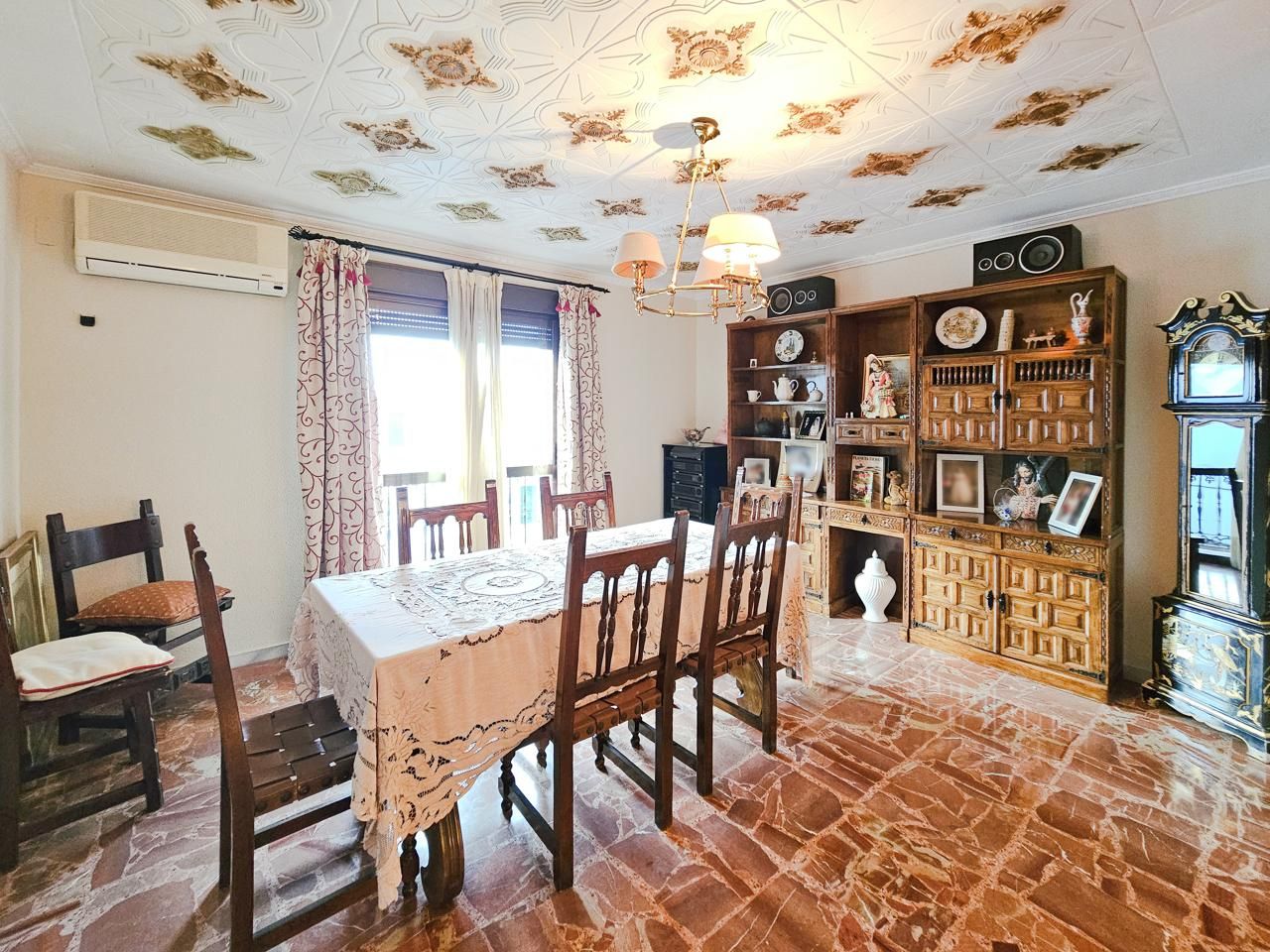 Menjador de Casa o xalet en venda en Alcalá de Guadaira amb Terrassa