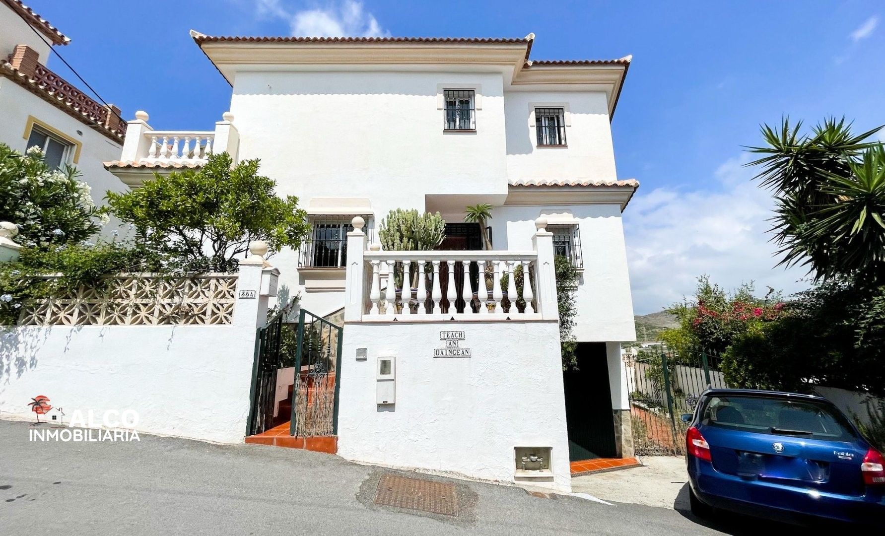 Vista exterior de Casa o xalet en venda en Torrox amb Aire condicionat, Terrassa i Piscina