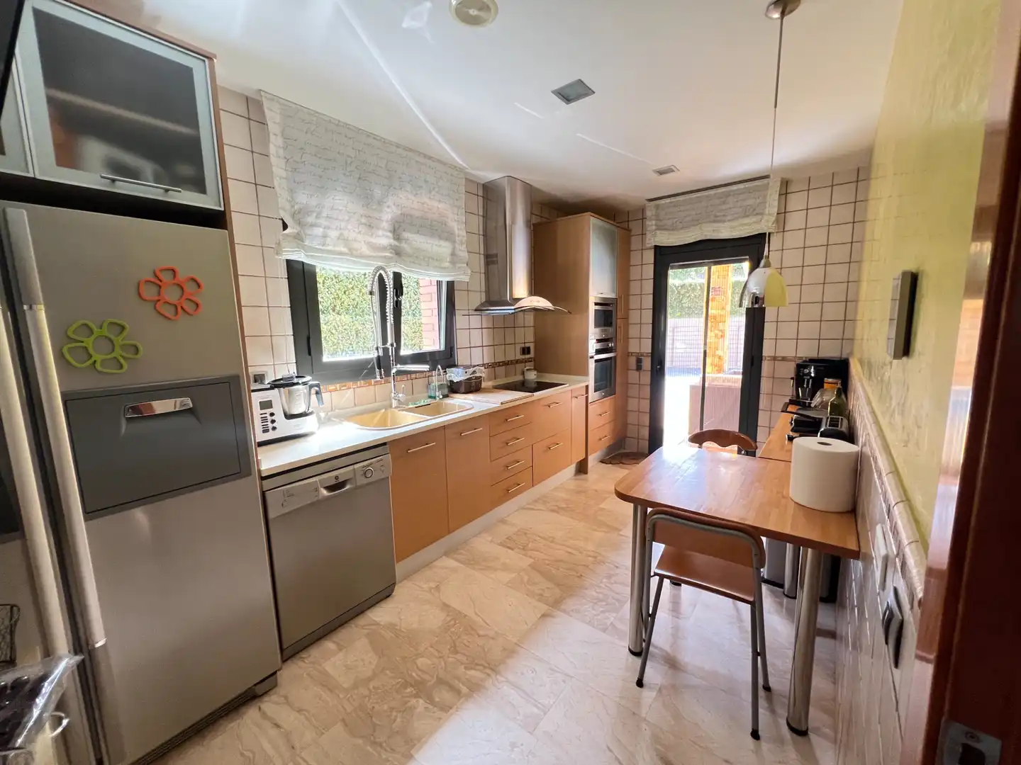 Cuina de Casa o xalet en venda en La Roca del Vallès amb Aire condicionat, Calefacció i Jardí privat