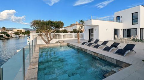 Villa de lujo con amarre privado de 12,5 metros situada en la Costa Brava en España. Recientemente renovado a un alto nivel, esta, immagine 3