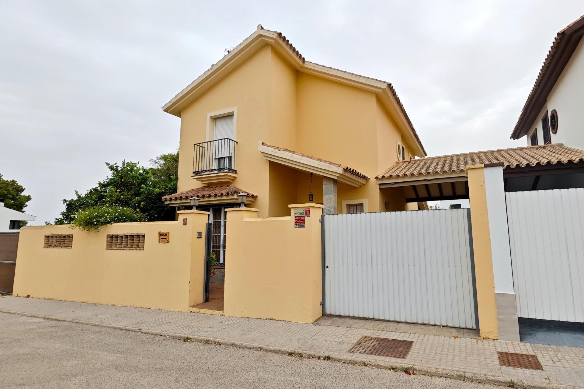 Exterior view of House or chalet for sale in Chiclana de la Frontera  with Air Conditioner, Heating and Private garden