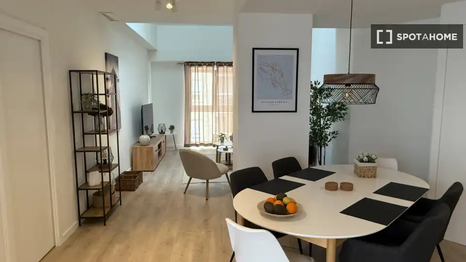 Menjador de Apartament per a compartir en Málaga amb Aire condicionat, Terrassa i Moblat
