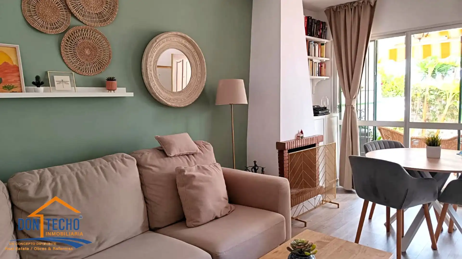 Living room of Detached homes for sale in Rincón de la Victoria  with Air Conditioner, Terrace and Furnished
