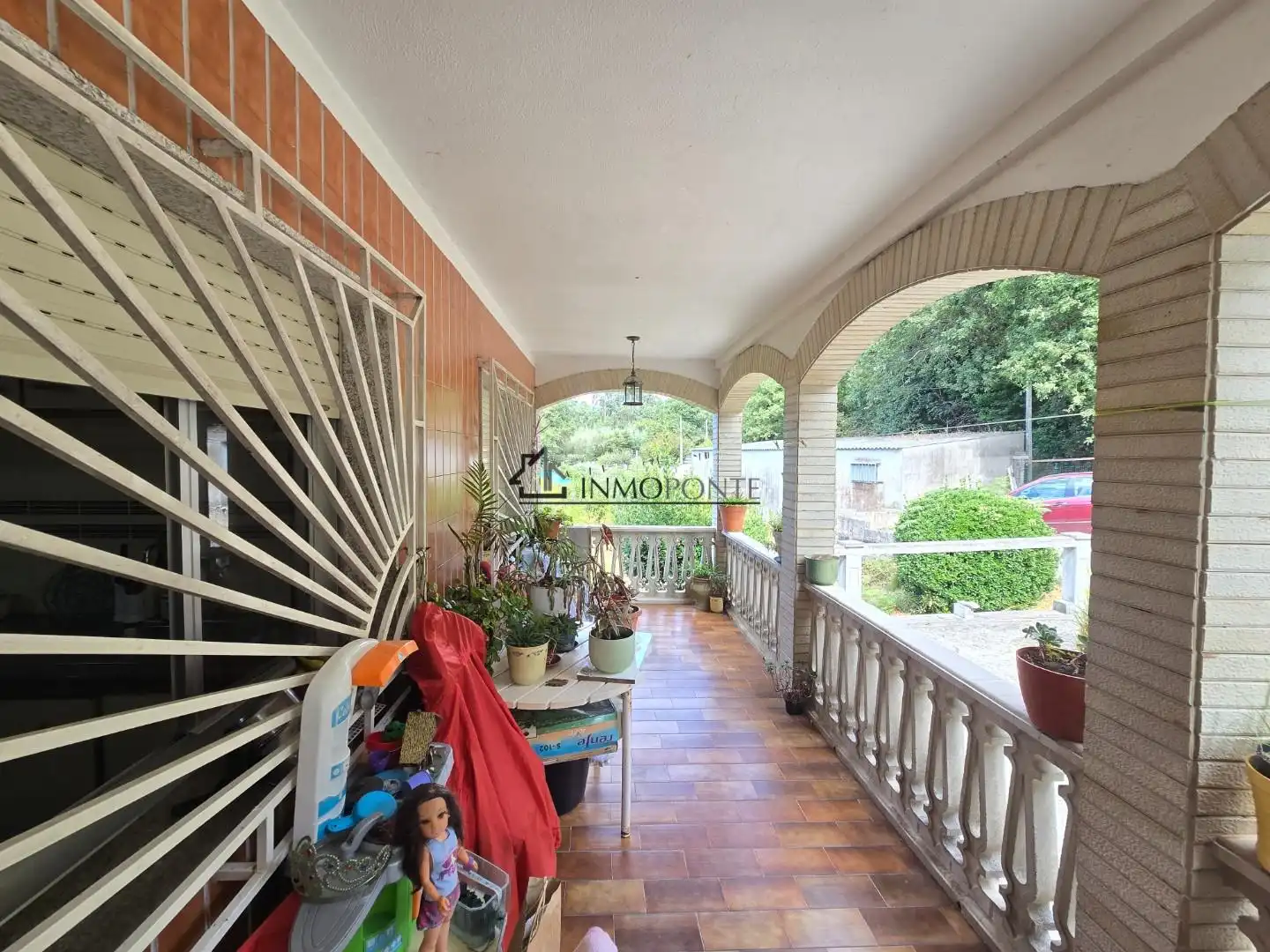 Terrassa de Casa o xalet en venda en Pontevedra Capital  amb Jardí privat