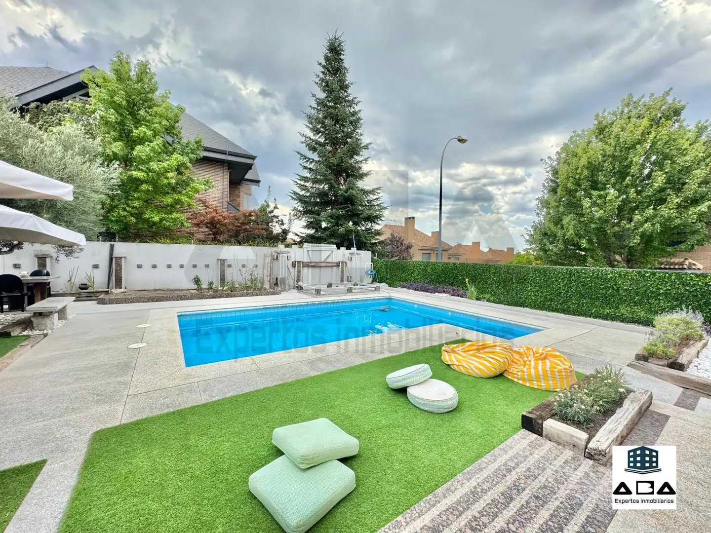 Swimming pool of Houses for sale in Torrelodones  with Air Conditioner, Heating and Private garden