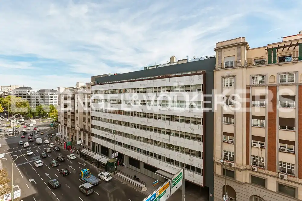 Außenansicht von Wohnung zum Verkauf in Madrid mit Heizung