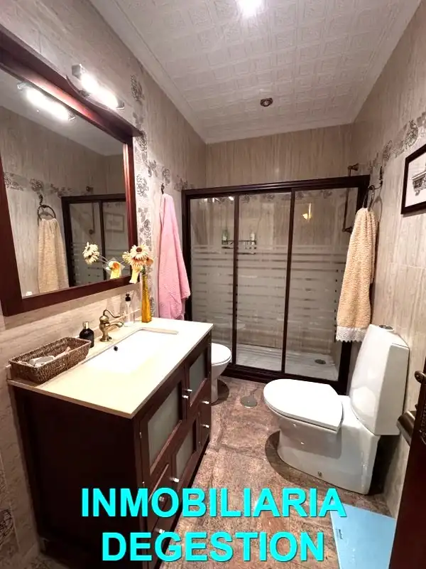 Baño de Casa adosada en venta en Linares con Aire acondicionado, Jardín privado y Terraza