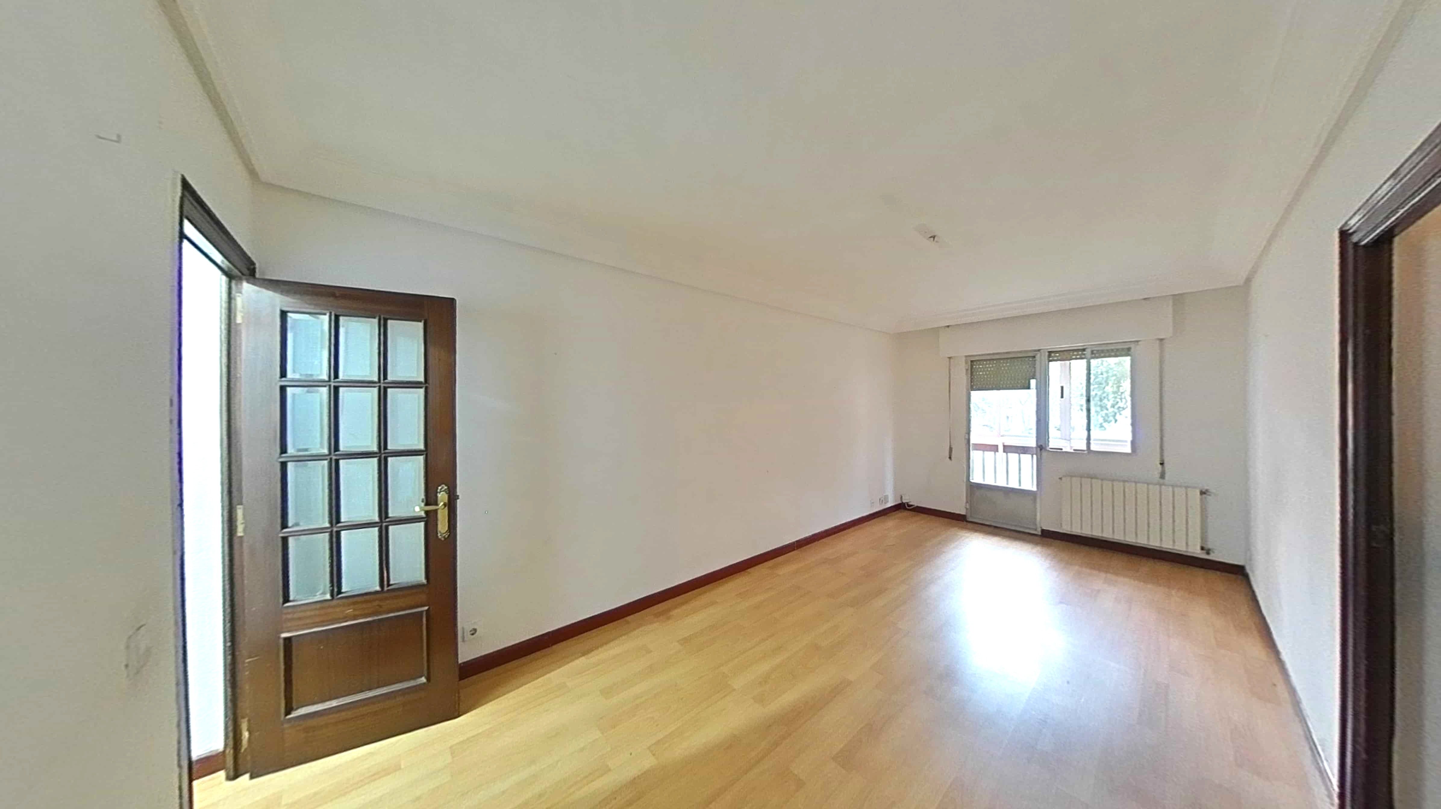 Living room of Flat for sale in Salamanca Capital  with Heating, Parquet flooring and Balcony