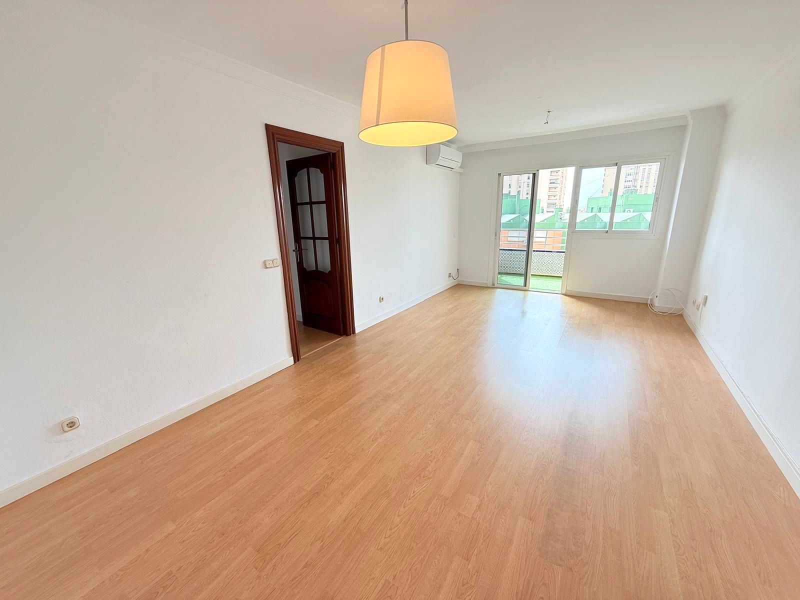 Sala d'estar de Pis de lloguer en Málaga Capital amb Aire condicionat, Parquet i Terrassa