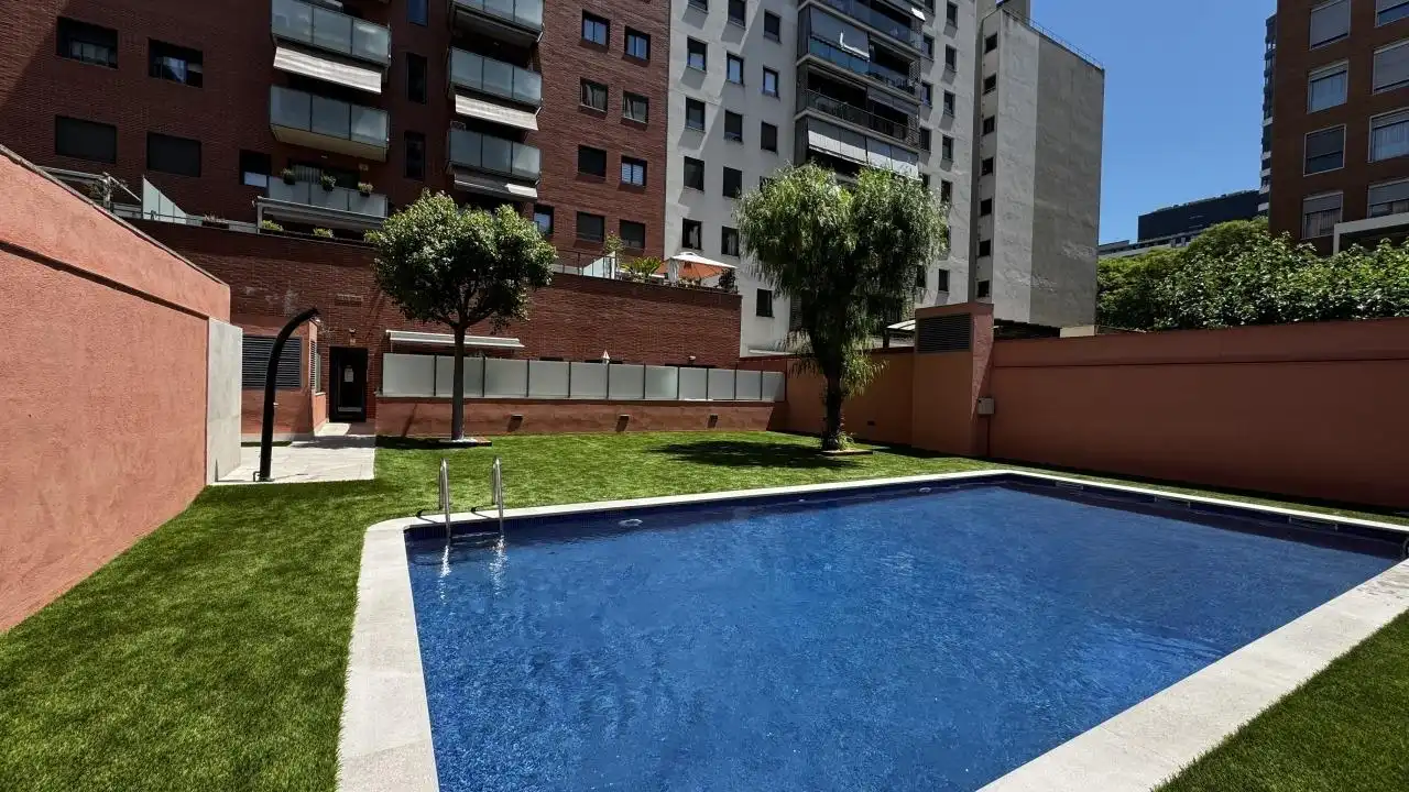 Piscina de Pis en venda en Barcelona amb Aire condicionat, Calefacció i Parquet