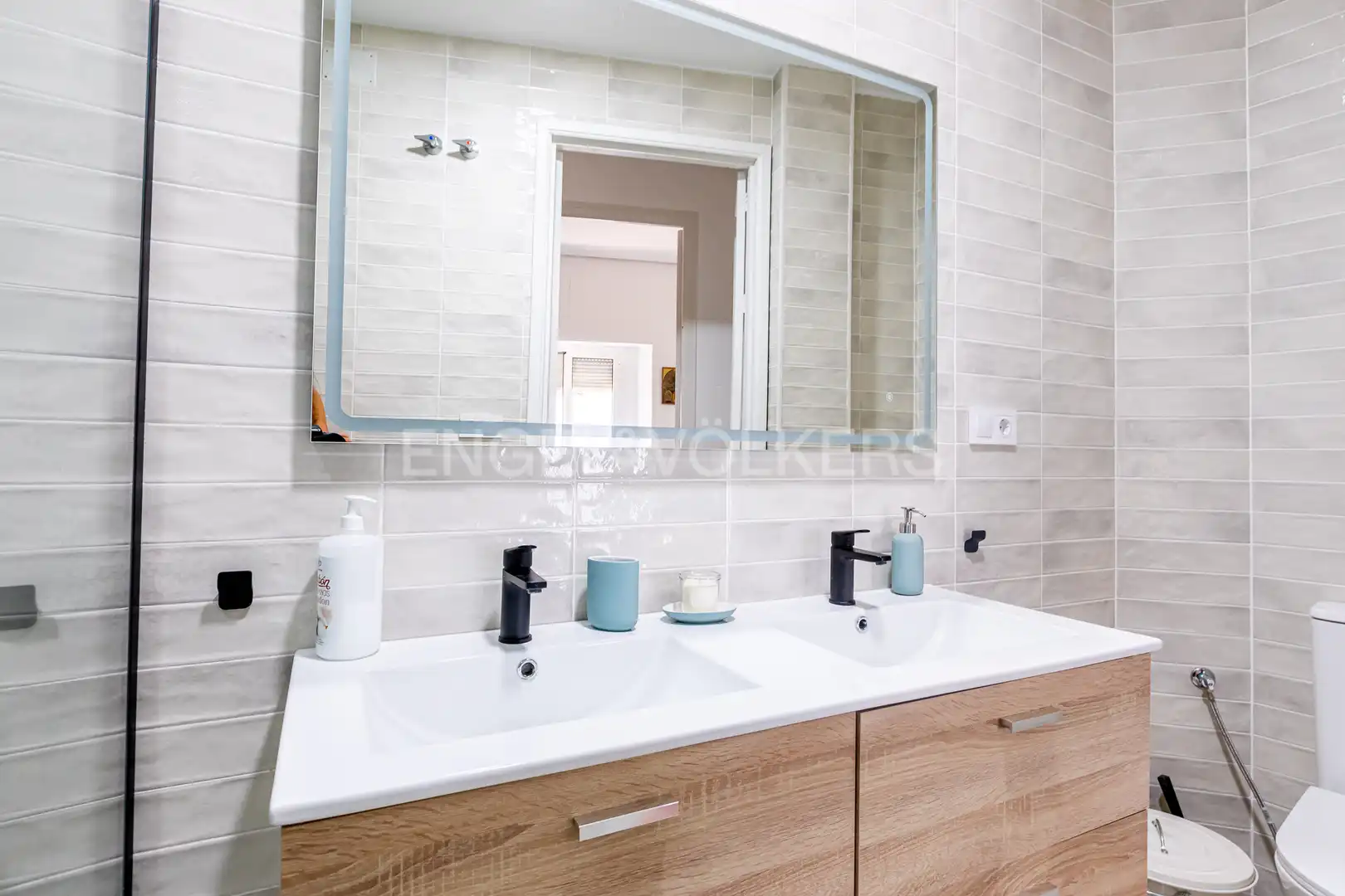 Baño de Piso de alquiler en Sevilla con Aire acondicionado y Calefacción