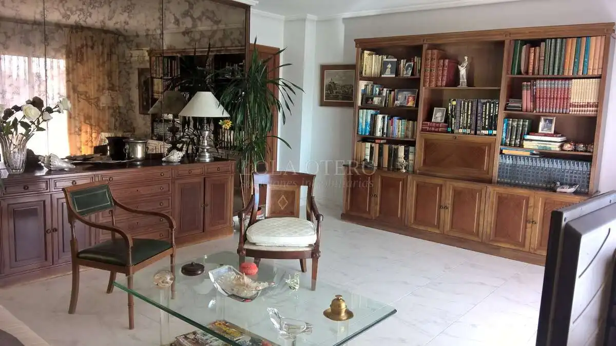 Appartamento con terrazza in vendita a El Pla del Real, imagen 2