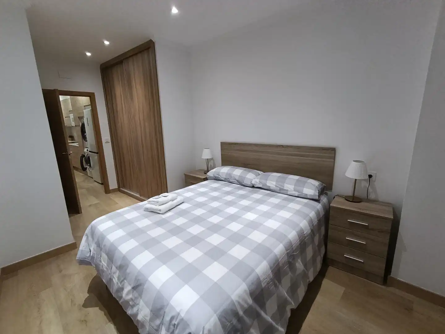 Schlafzimmer von Wohnung zur Miete in Avilés mit Heizung, Parkett und Möbliert