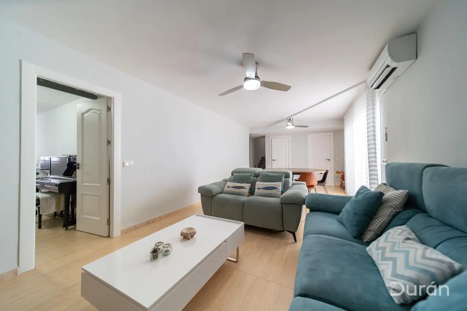 Sala de estar de Casa o chalet en venta en El Ejido con Aire acondicionado, Jardín privado y Terraza