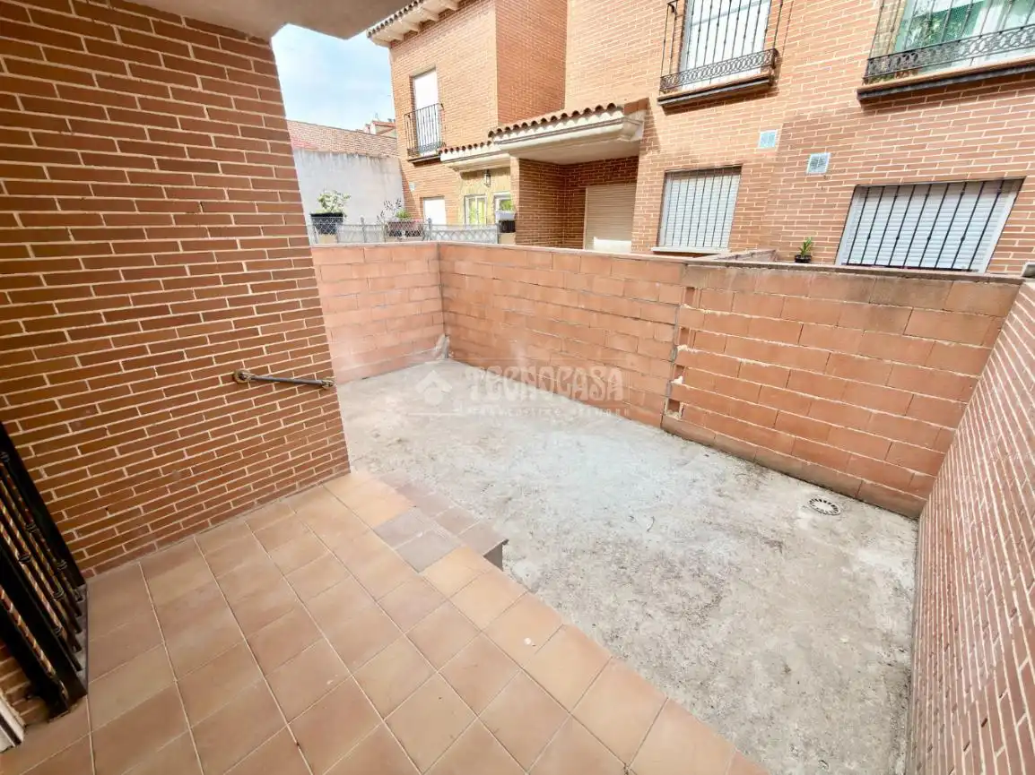 Vista exterior de Casa adosada en venta en Valdeaveruelo con Aire acondicionado, Calefacción y Balcón
