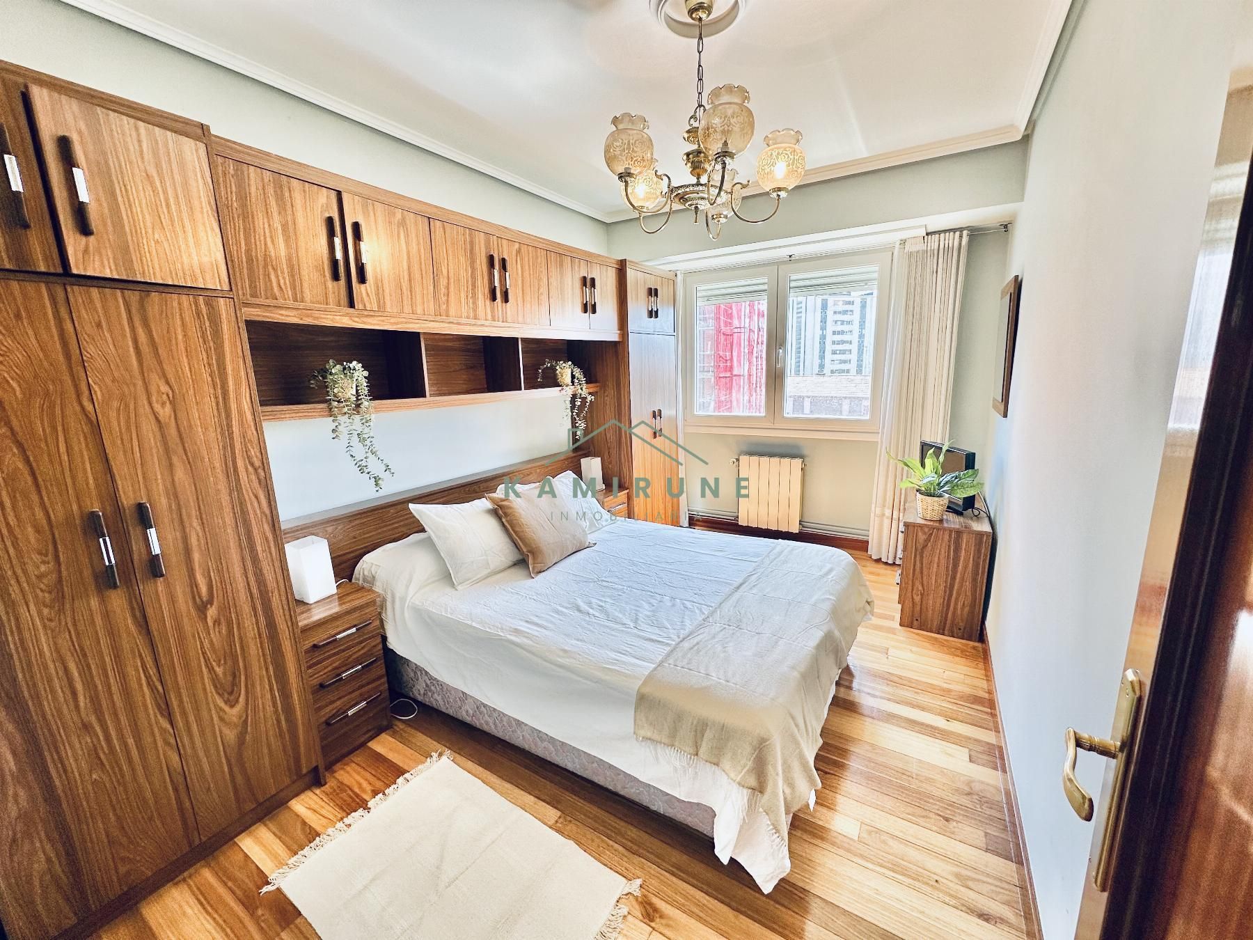 Bedroom of Flat for sale in Bilbao   with Heating, Terrace and Balcony