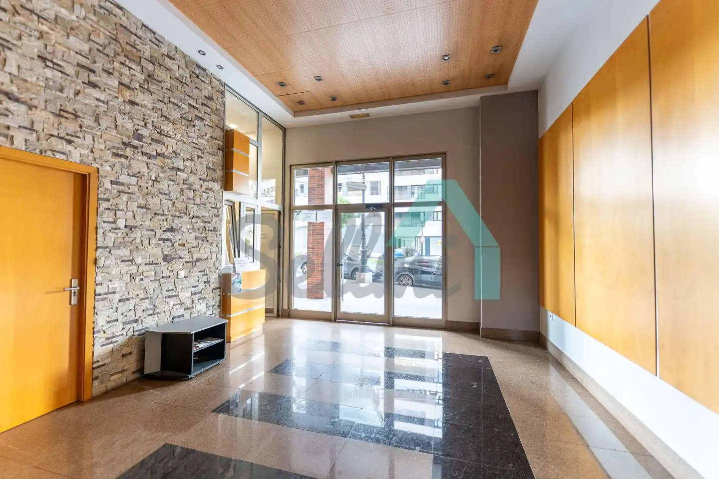 Estudio de alquiler en Avenida de Bruselas, HUCA - La Cadellada