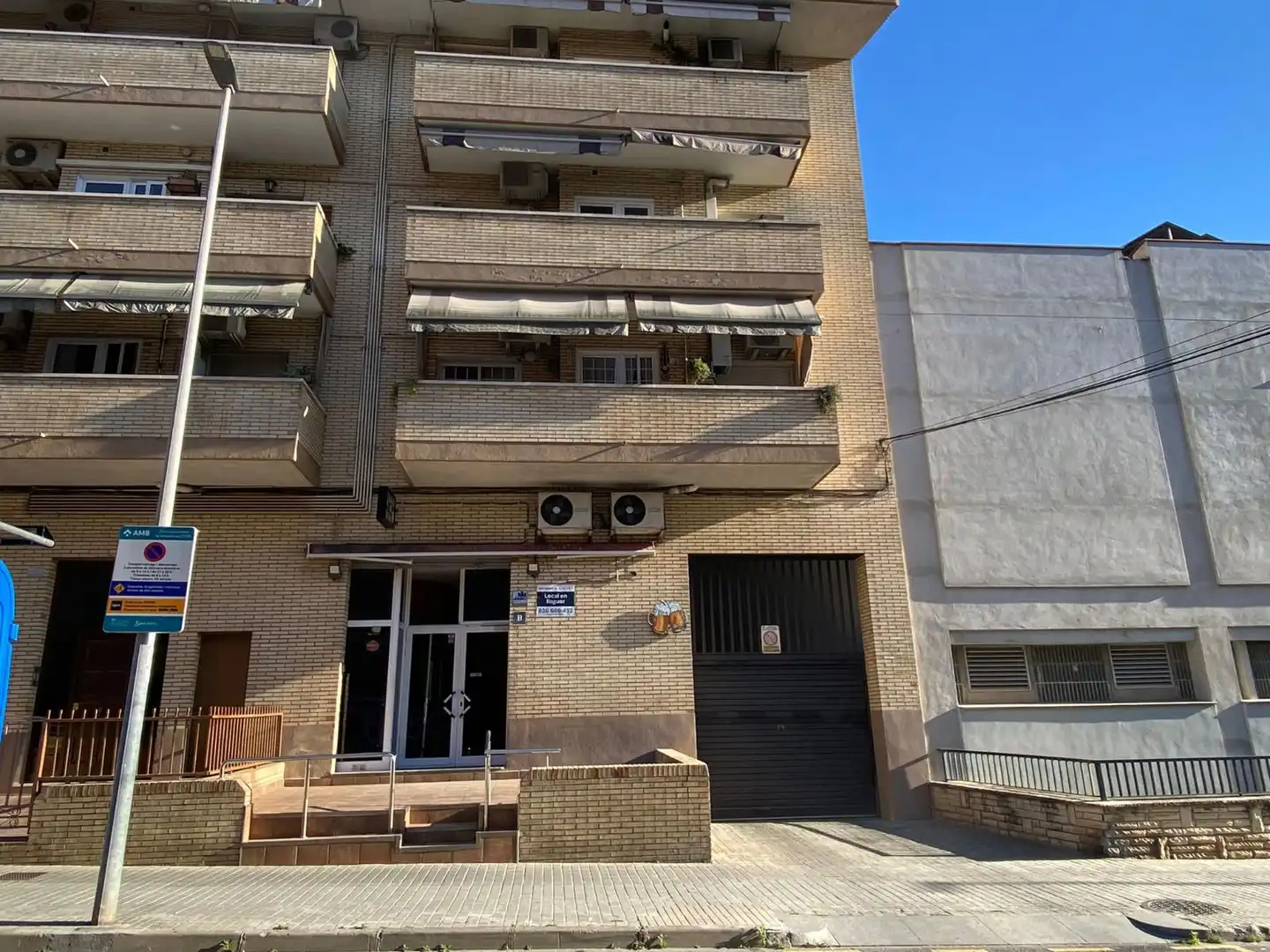 Vista exterior de Local de alquiler en Sant Feliu de Llobregat con Terraza