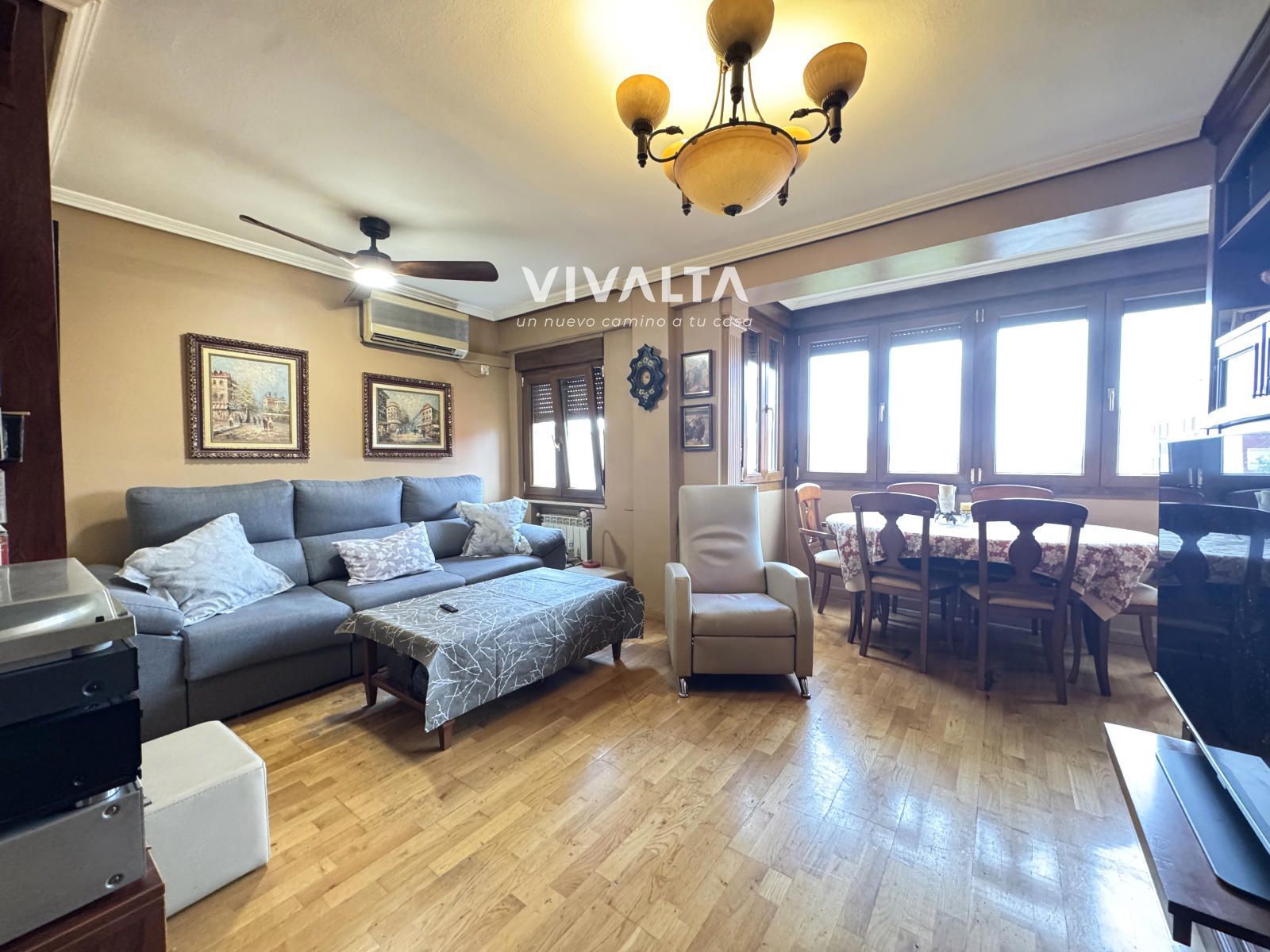 Living room of Flat for sale in  Madrid Capital  with Air Conditioner, Heating and Furnished