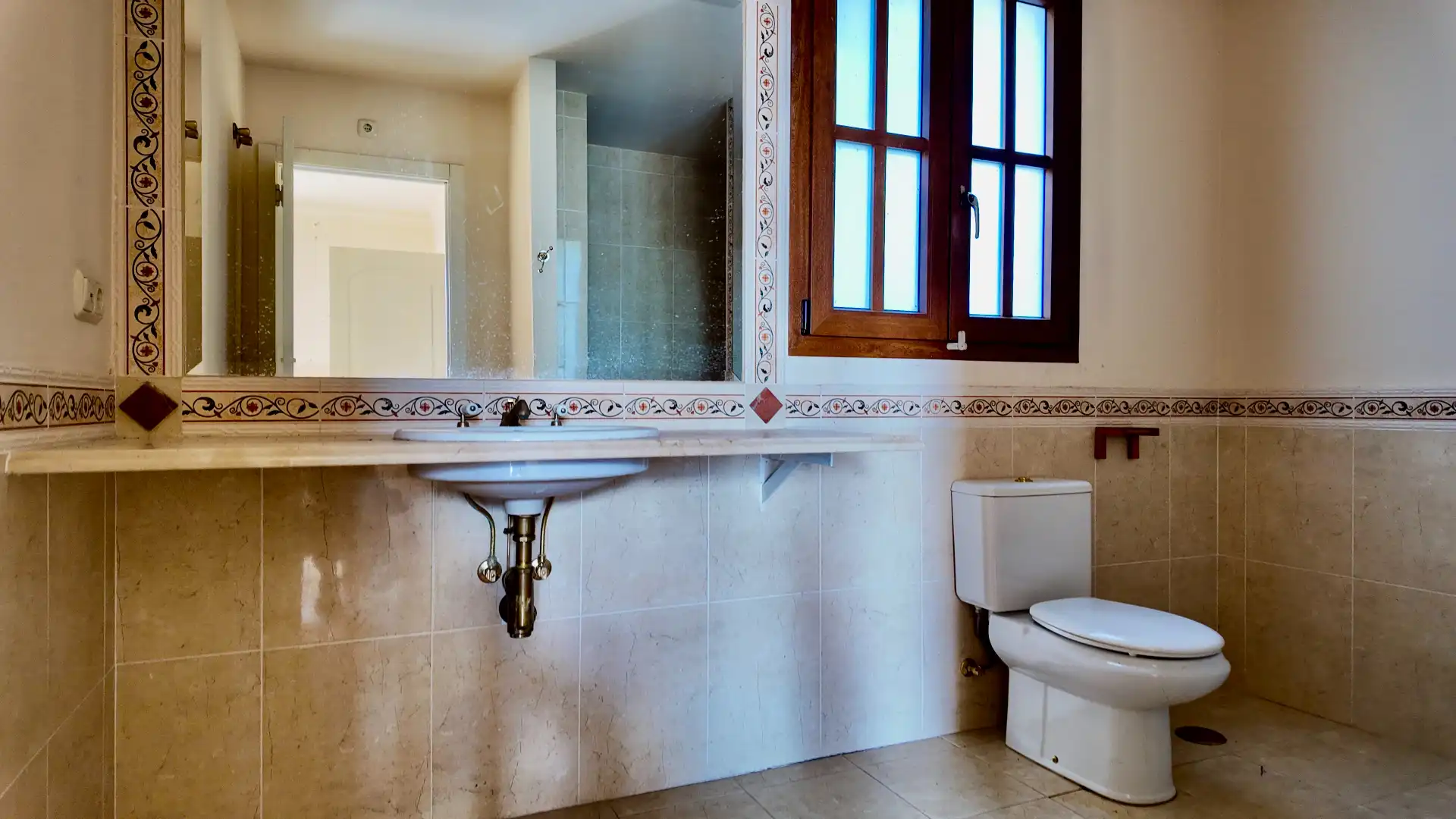 Bathroom of Houses for sale in Estepona  with Private garden, Terrace and Storage room