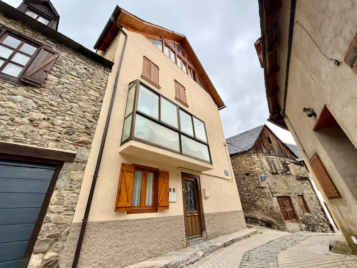 Vista exterior de Casa o xalet en venda en Vielha e Mijaran amb Calefacció, Parquet i Moblat