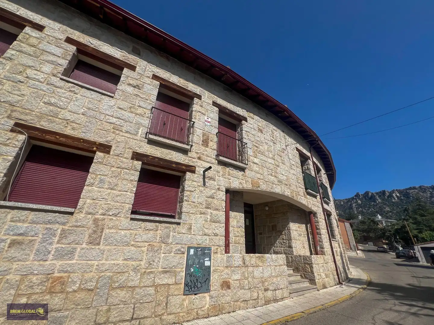 Vista exterior de Dúplex en venda en La Cabrera amb Calefacció