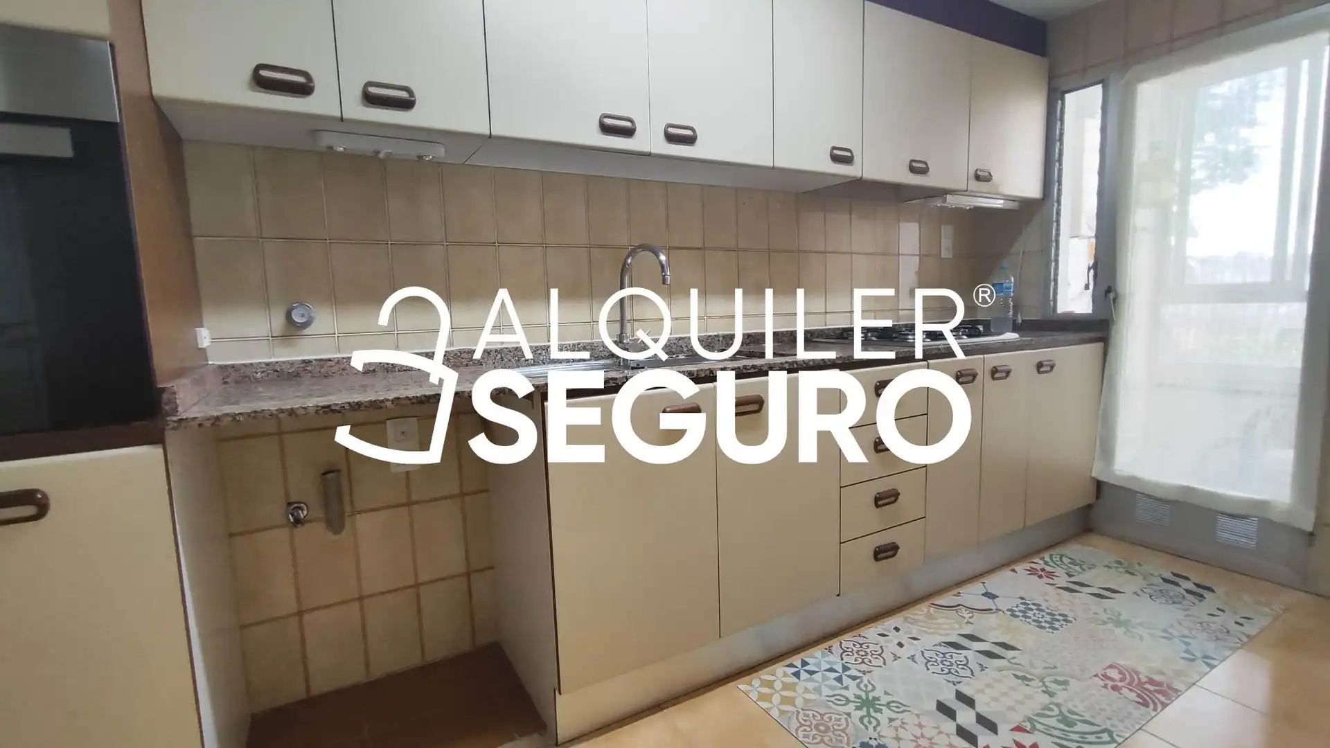 Cuina de Pis de lloguer en Valencia amb Aire condicionat i Moblat
