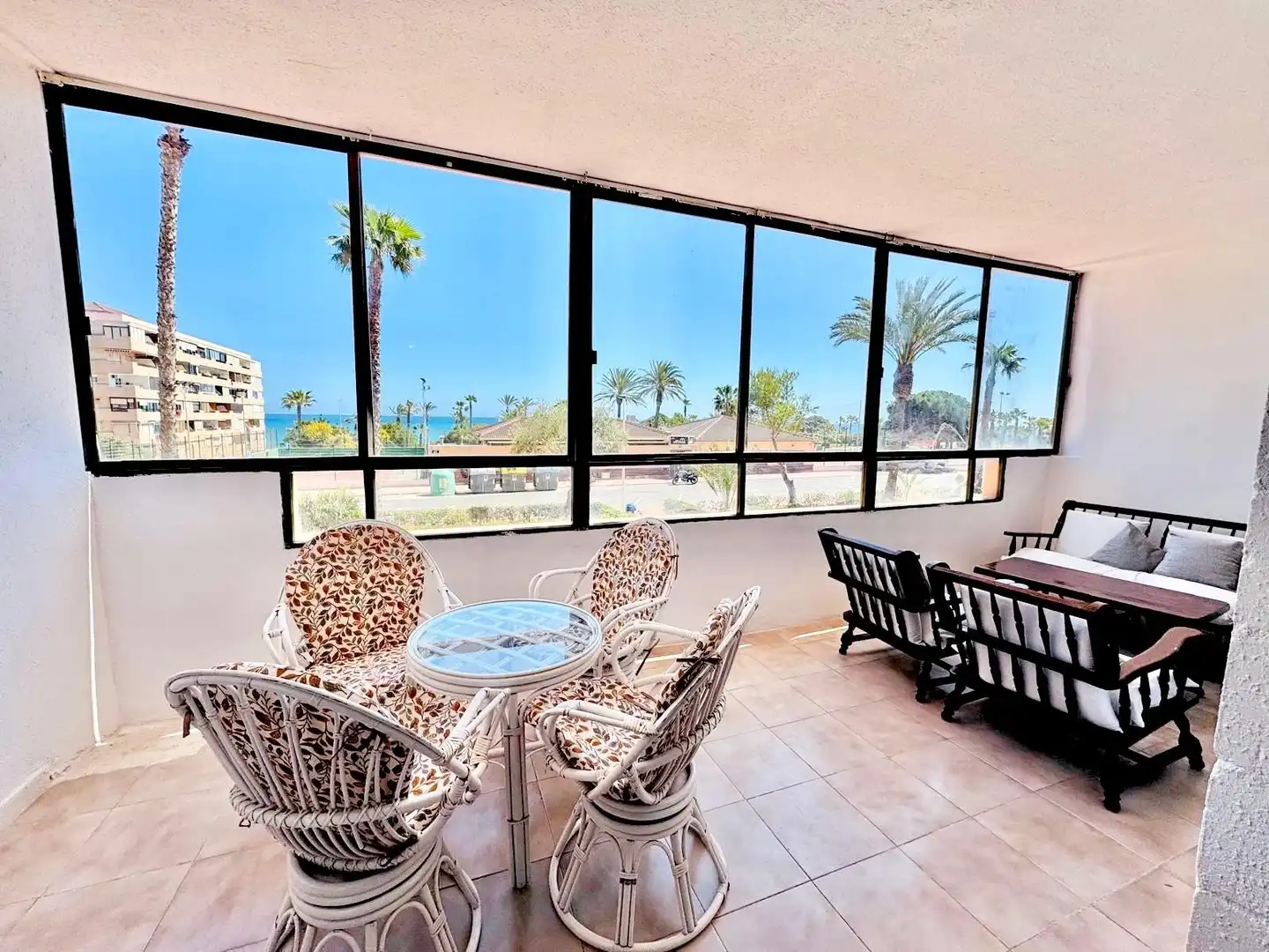 Terrasse von Wohnungen zum Verkauf in Torrevieja mit Schwimmbad, Möbliert und Waschmaschine