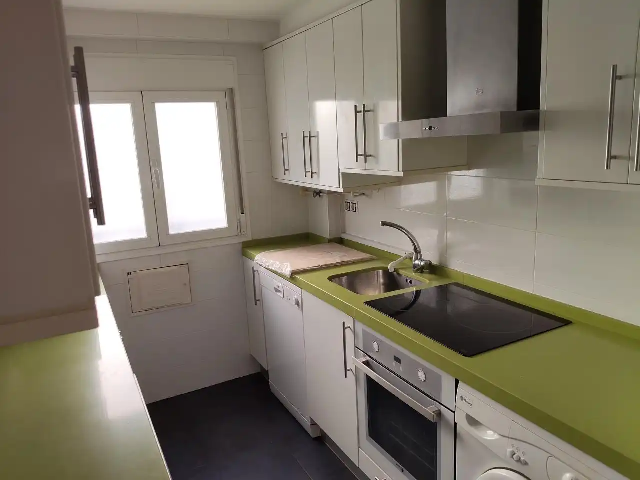 Kitchen of Flat for sale in Zaragoza  with Air Conditioner, Heating and Furnished