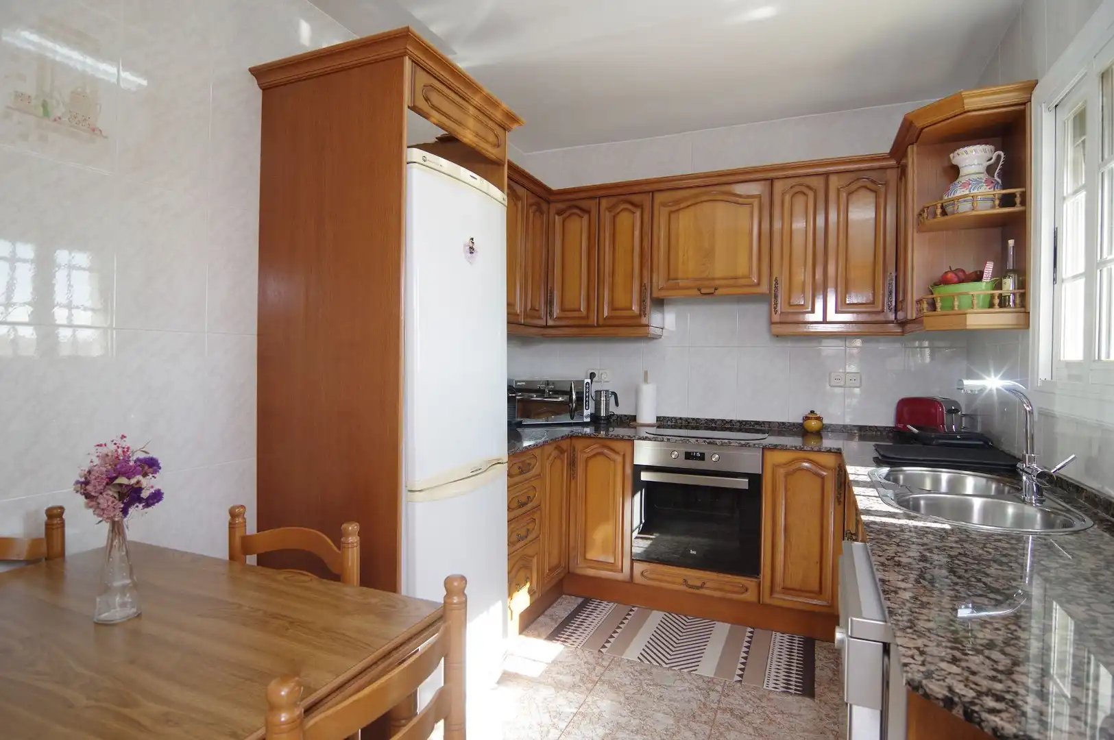 Cuina de Casa o xalet en venda en Sant Vicenç Dels Horts amb Aire condicionat, Calefacció i Jardí privat