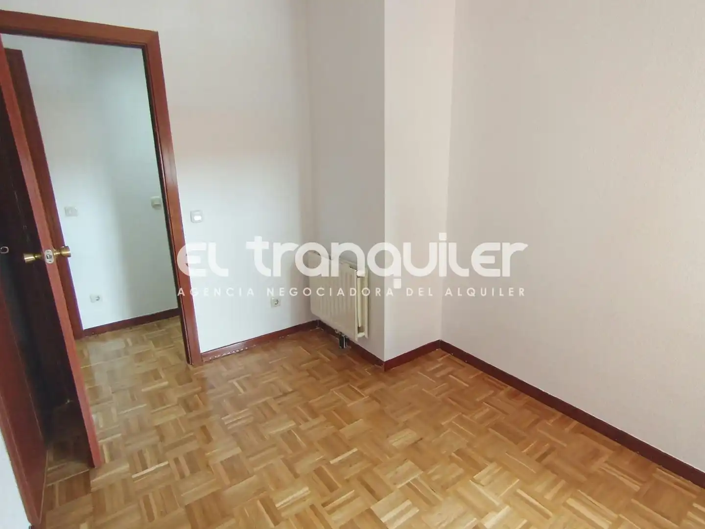 Dormitori de Pis de lloguer en Rivas-Vaciamadrid amb Parquet, Terrassa i Moblat