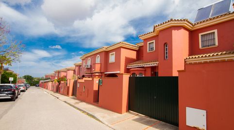 Foto 3 de Casa adosada en venta en Núcleo urbano, Chiclana de la Frontera