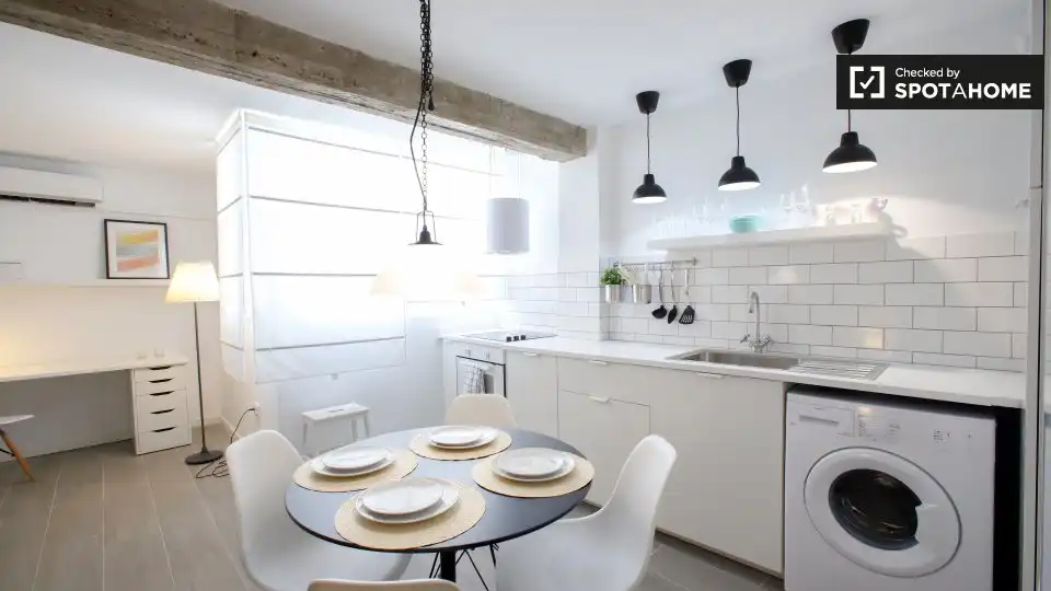 Kitchen of Flat for rent in Valencia  with Air Conditioner, Heating and Furnished