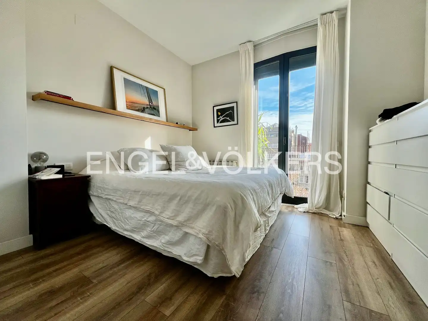 Schlafzimmer von Dachboden zum Verkauf in Barcelona mit Klimaanlage, Heizung und Parkett