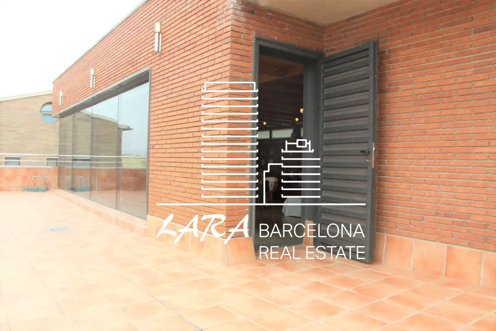 Vista exterior de Casa o chalet de alquiler con opción a compra en Viladecans con Aire acondicionado, Calefacción y Jardín privado