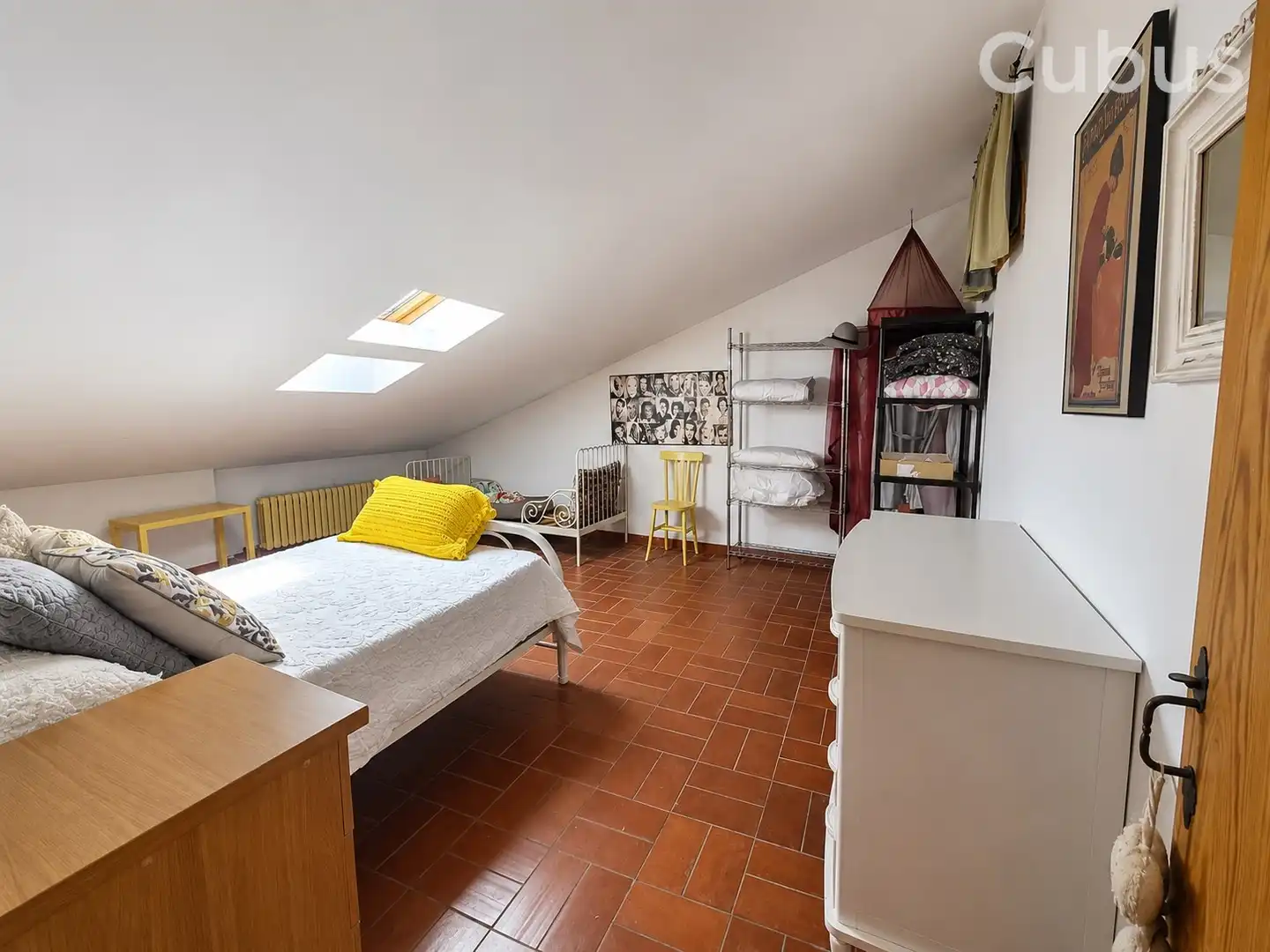 Dormitori de Casa o xalet en venda en Olot amb Calefacció, Terrassa i Balcó