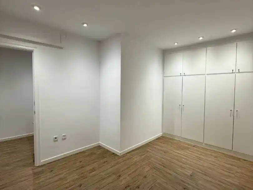 Wohnung zur Miete in Manresa mit Klimaanlage, Schwimmbad und Balkon