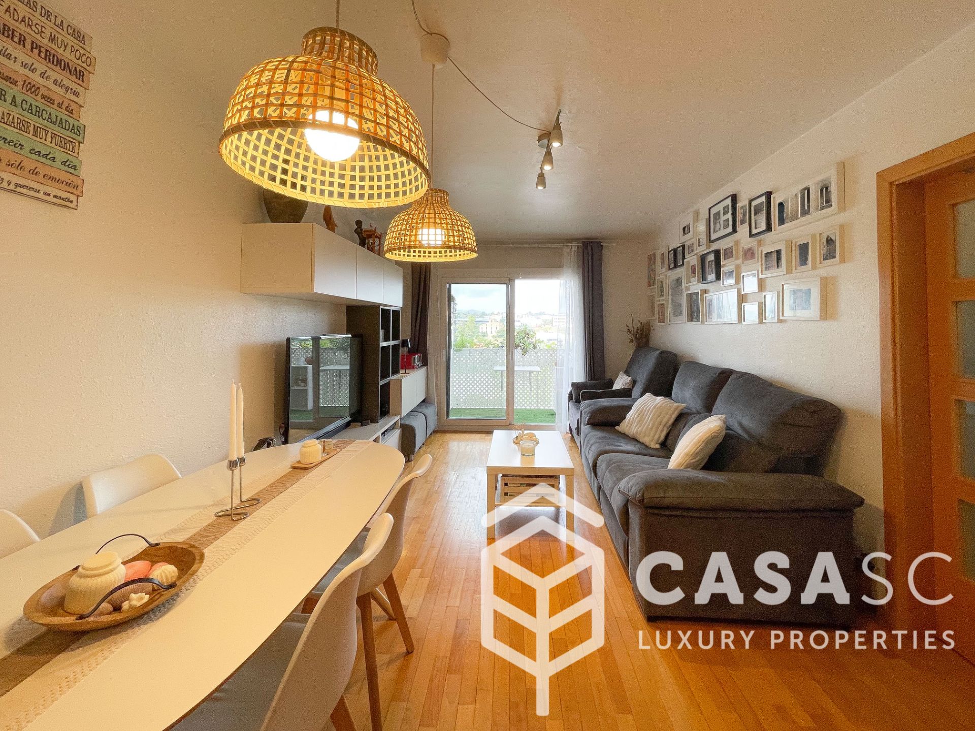 Living room of Flat for sale in Terrassa  with Air Conditioner, Parquet flooring and Terrace