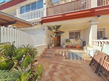 Casa con balcone in vendita a Los Peñascos - El Salero - Los Imbernones