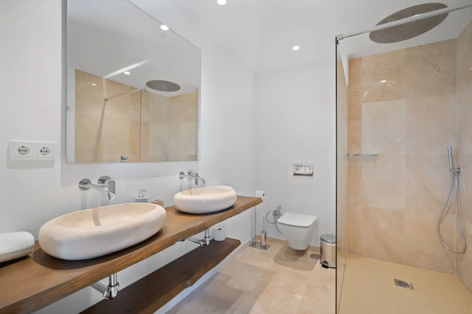 Houses for rent in Calle Alcala, Las Brisas