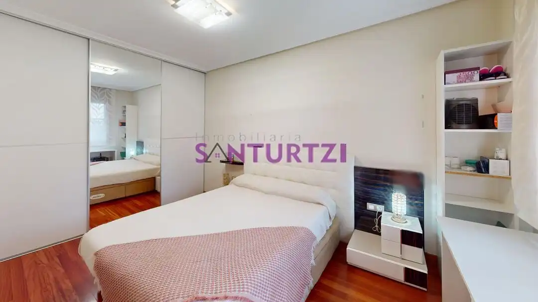 Habitación de Piso en venta en Santurtzi  con Calefacción, Terraza y Trastero