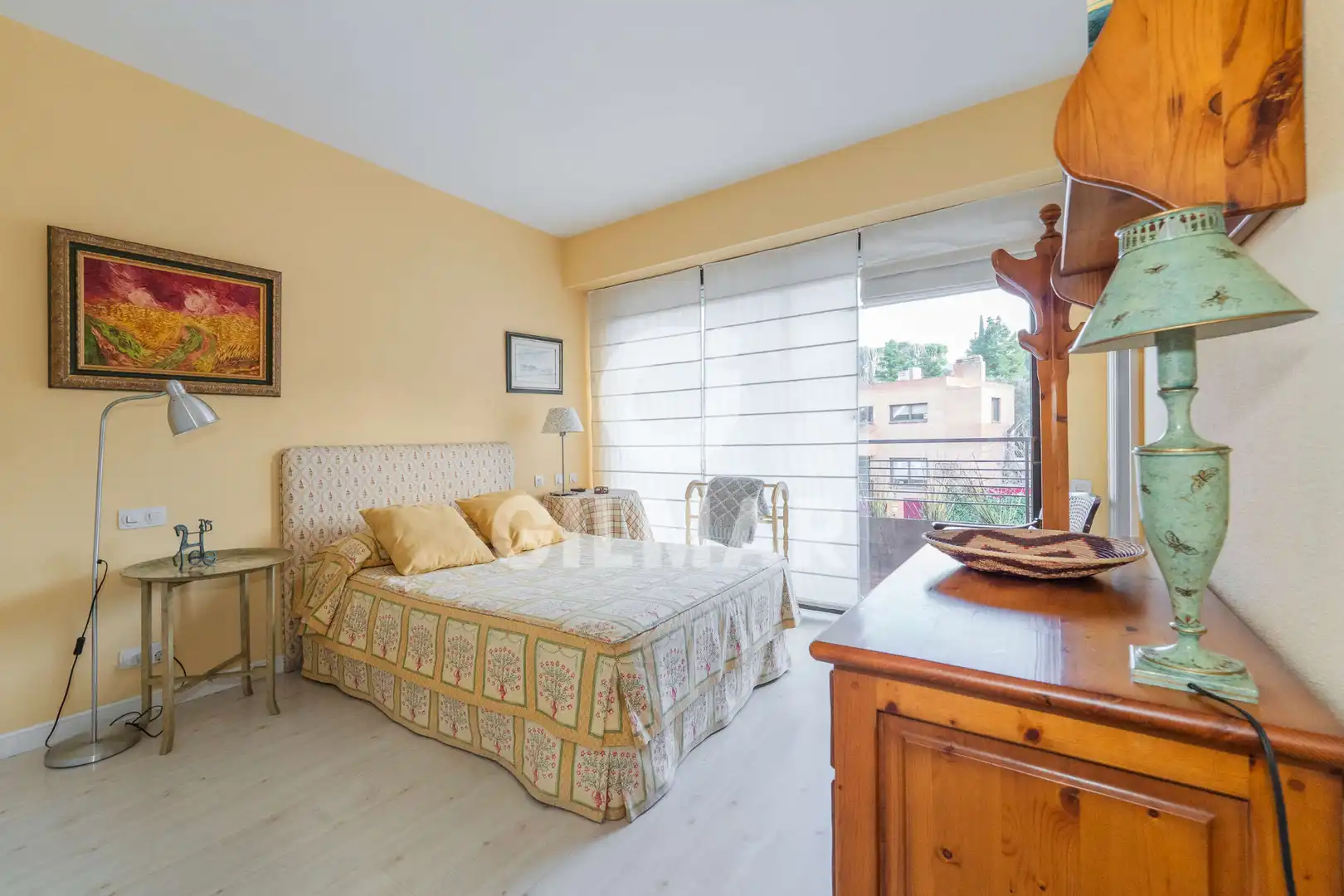 Schlafzimmer von Einfamilien-Reihenhaus zum Verkauf in La Moraleja mit Klimaanlage, Heizung und Privatgarten