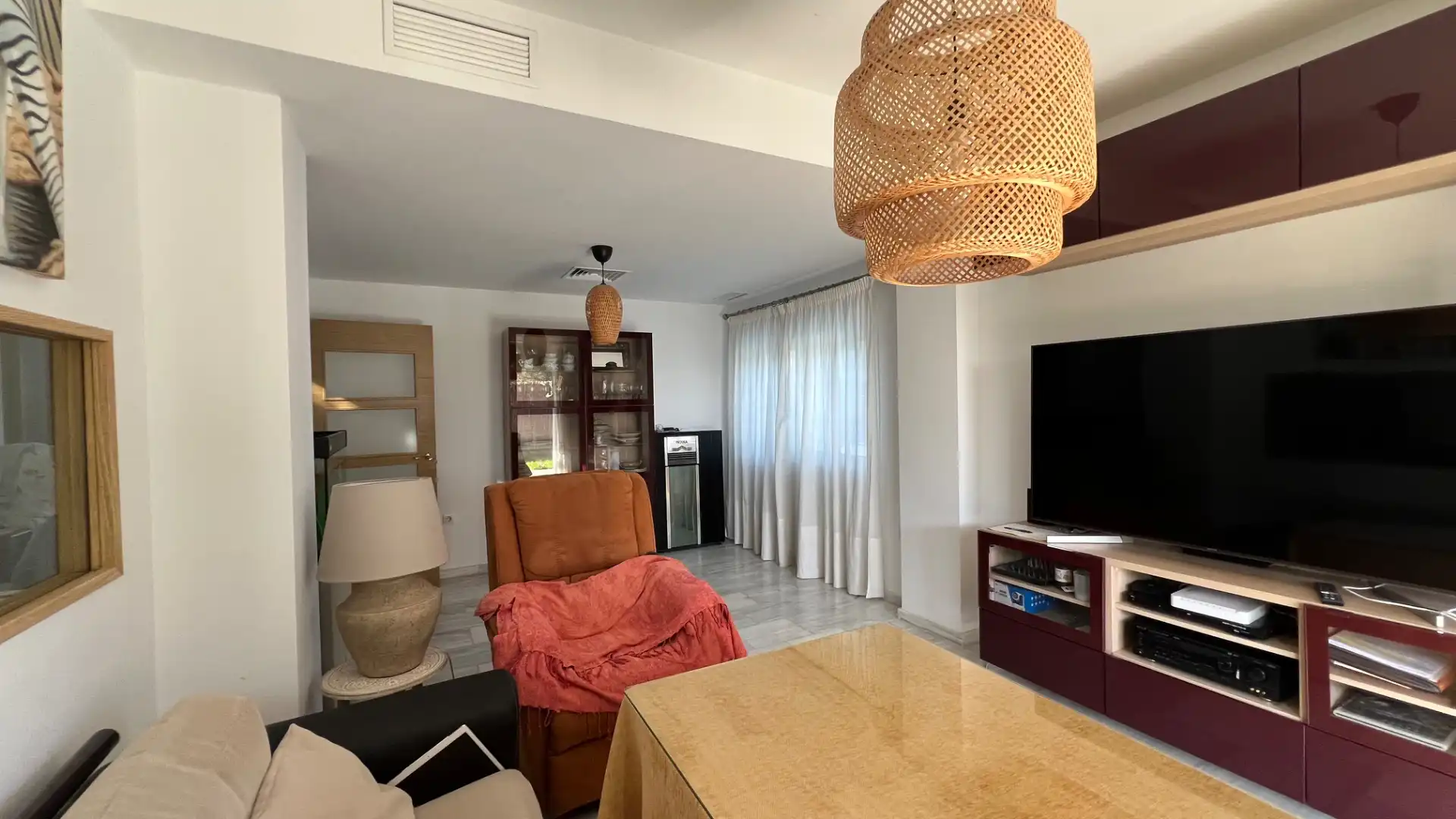 Sala d'estar de Casa o xalet en venda en Espartinas amb Aire condicionat, Calefacció i Jardí privat