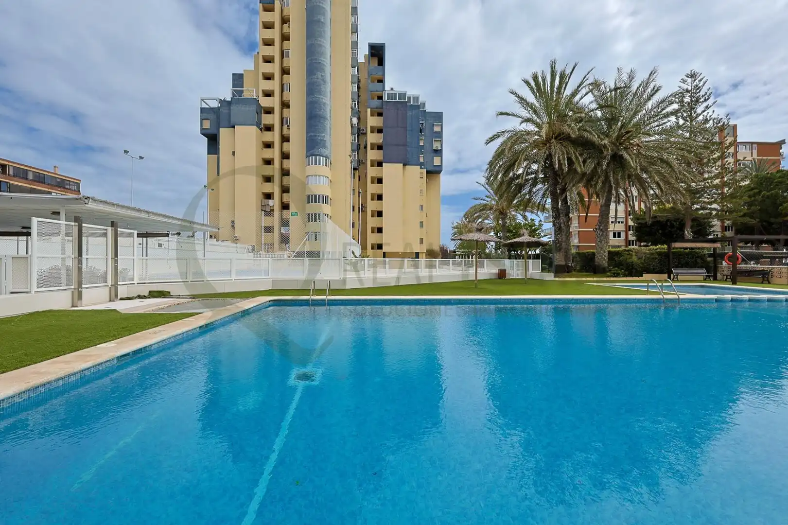 Schwimmbecken von Wohnung zum Verkauf in Alicante / Alacant mit Klimaanlage, Heizung und Privatgarten