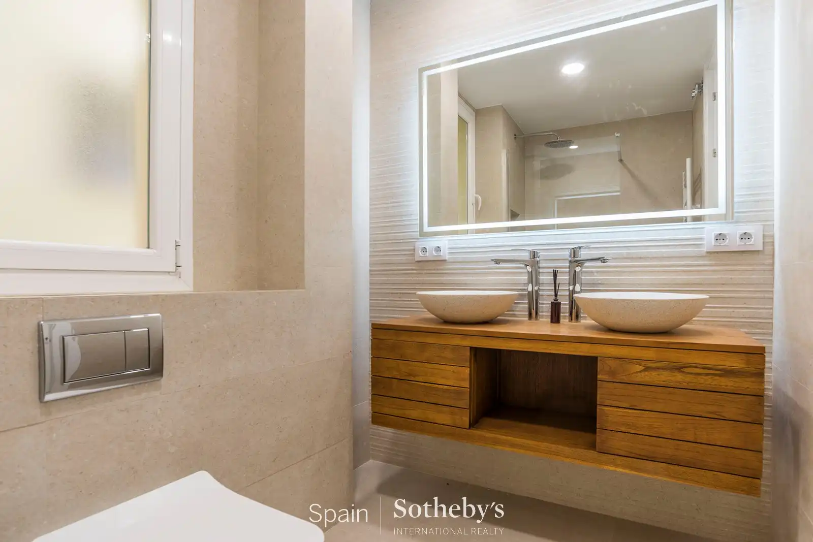 Baño de Apartamento en venta en Madrid con Aire acondicionado, Calefacción y Trastero