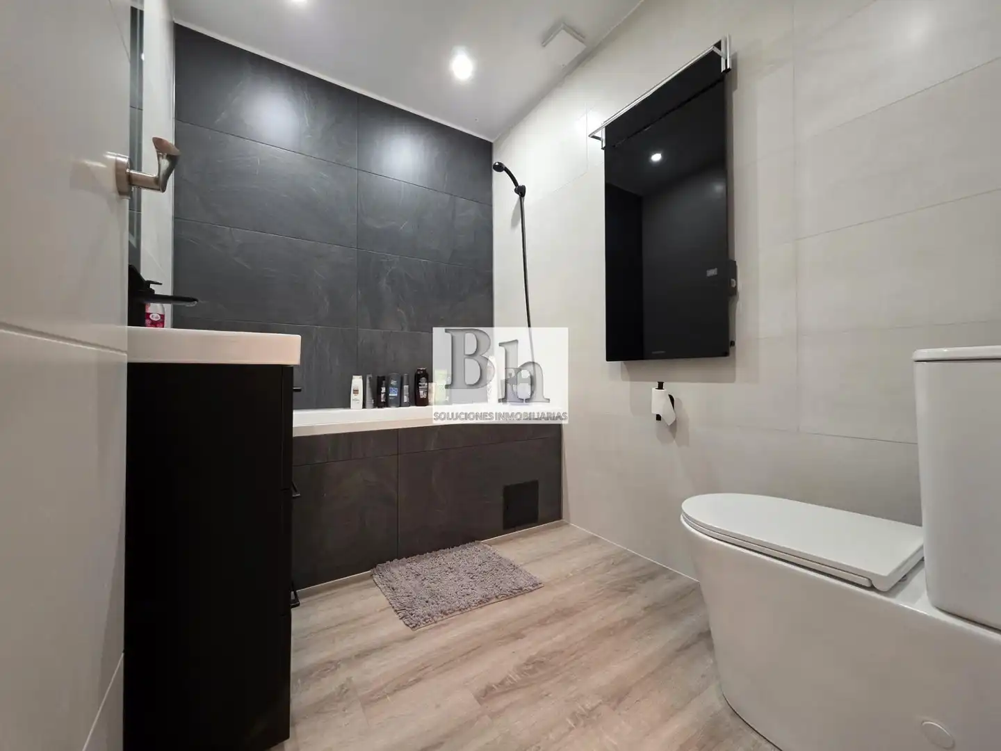 Badezimmer von Wohnungen zum Verkauf in Torremolinos mit Klimaanlage